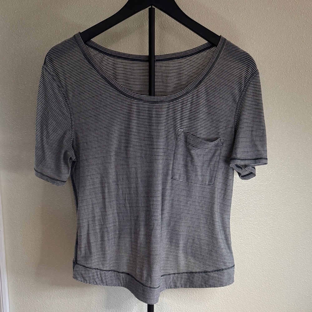 Lululemon Classic Striped Gray Tee | Seamless Performance Knit | Size 4